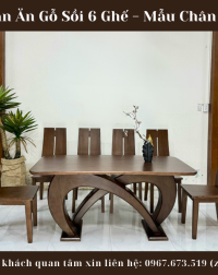 Bàn ăn gỗ sồi 6 ghế – Mẫu chân M với thiết kế hiện đại, sang trọng, chất liệu gỗ sồi Nga cao cấp, mặt bàn kết hợp gỗ và kính, màu lau óc chó, phù hợp với không gian phòng bếp rộng rãi.