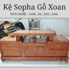 Kệ Sopha Gỗ Xoan Đào – Sự kết hợp hoàn hảo giữa vẻ đẹp tự nhiên và sự bền. Sản phẩm mang đến không gian sống sang trọng và đẳng cấp, là lựa chọn lý tưởng cho những gia đình mới cưới hoặc đang sửa sang nhà cửa. Với chất liệu gỗ xoan đào, kệ không chỉ đẹp mà còn bền vững theo thời gian.